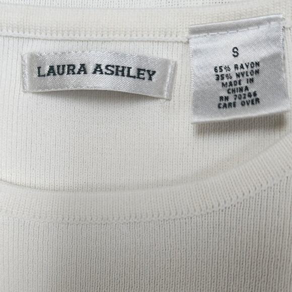 Laura Ashley Sleeveless Classic Knit Blouse with Crew neckline Womens Size Small - Picture 4 of 7